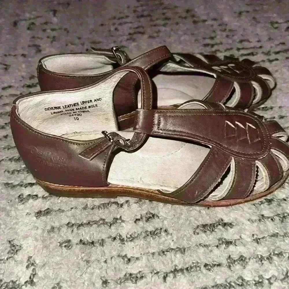 OshKosh B’gosh Girls Leather Sandals Size‎ 10 very well made